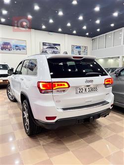 جیپ گراند شیرۆکی